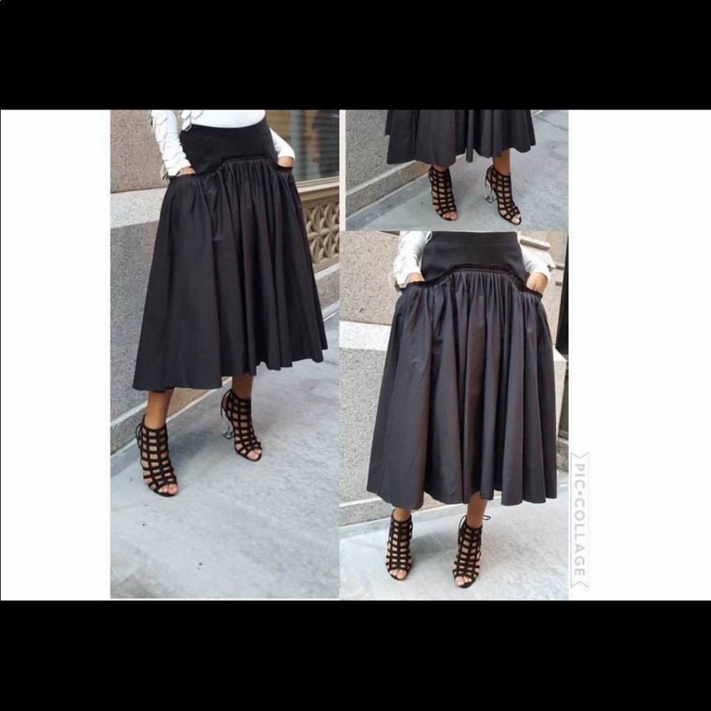 Black skirt with pockets